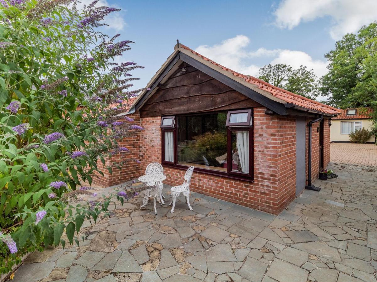 The Nest Box Villa Diss Bagian luar foto